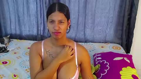 Snapshot of tokihoney chatting on 06-09-26, 09:15 Adela y juan online show from 06-09-26, 09:15