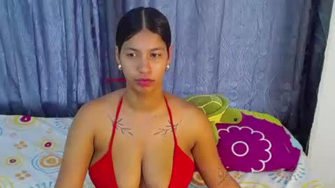 Snapshot of tokihoney chatting on 06-10-26, 09:25 Adela y juan online show from 06-10-26, 09:25