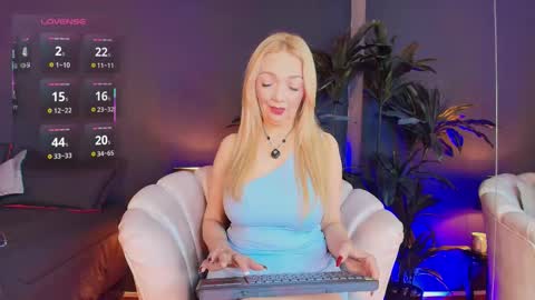 Snapshot of tokiomilf chatting on 12-17-25, 08:26 Tokio online show from 12-17-25, 08:26