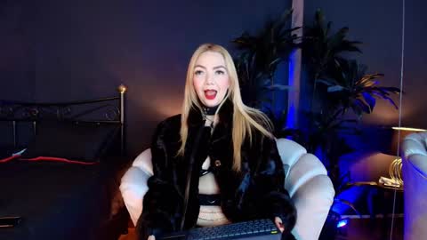 Snapshot of tokiomilf chatting on 12-22-25, 12:13 Tokio online show from 12-22-25, 12:13