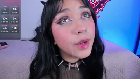   Independent model online show from 12-24-24, 12:55