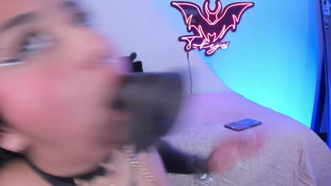   Independent model online show from 01-02-25, 09:39