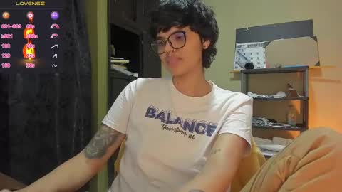 Snapshot of tokyo_uwu chatting on 12-23-24, 05:39 sofi 3 online show from 12-23-24, 05:39