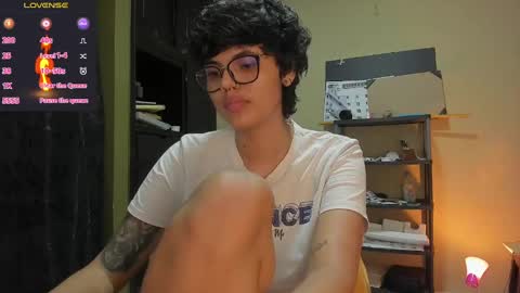 Snapshot of tokyo_uwu chatting on 12-23-24, 08:44 sofi 3 online show from 12-23-24, 08:44