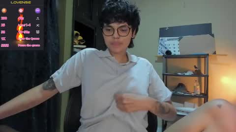 Snapshot of tokyo_uwu chatting on 12-24-24, 09:11 sofi 3 online show from 12-24-24, 09:11