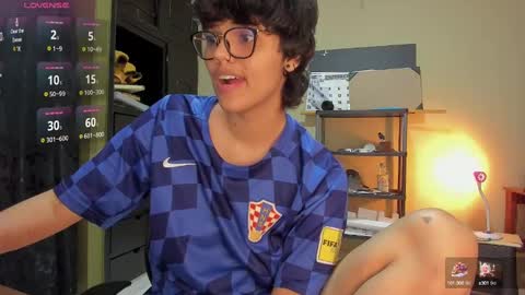 Snapshot of tokyo_uwu chatting on 12-26-24, 08:28 sofi 3 online show from 12-26-24, 08:28