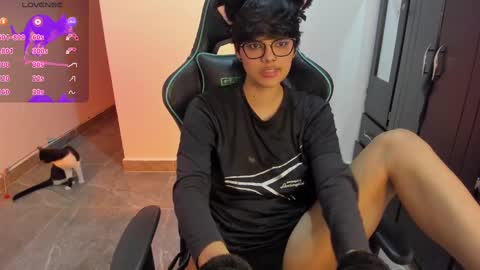 Snapshot of tokyo_uwu chatting on 01-07-25, 04:29 sofi 3 online show from 01-07-25, 04:29