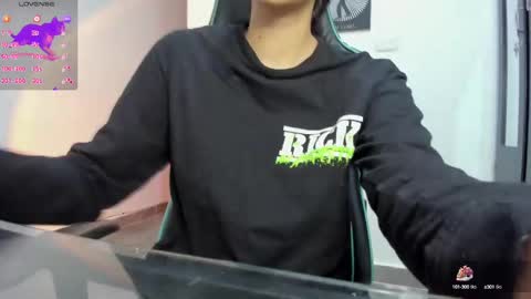 Snapshot of tokyo_uwu chatting on 01-13-25, 06:06 sofi 3 online show from 01-13-25, 06:06