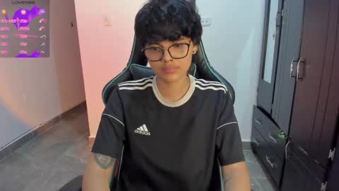 Snapshot of tokyo_uwu chatting on 01-16-25, 05:11 sofi 3 online show from 01-16-25, 05:11