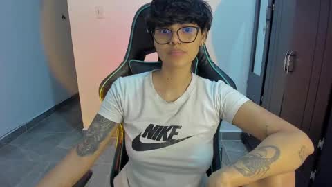 Snapshot of tokyo_uwu chatting on 01-23-25, 04:30 sofi 3 online show from 01-23-25, 04:30