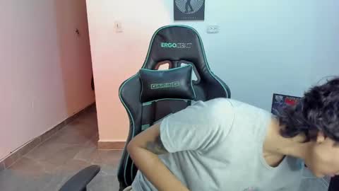 Snapshot of tokyo_uwu chatting on 02-19-25, 02:12 sofi 3 online show from 02-19-25, 02:12