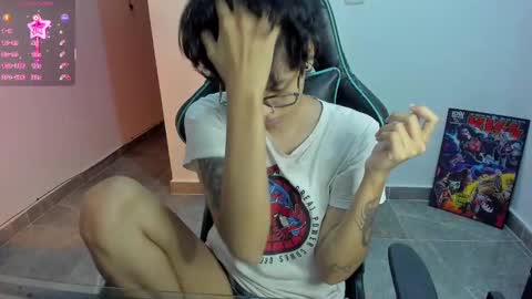 Snapshot of tokyo_uwu chatting on 02-20-25, 12:25 sofi 3 online show from 02-20-25, 12:25