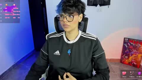 Snapshot of tokyo_uwu chatting on 09-18-25, 02:02 sofi 3 online show from 09-18-25, 02:02