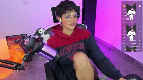 Snapshot of tokyo_uwu chatting on 11-21-25, 10:25 sofi 3 online show from 11-21-25, 10:25