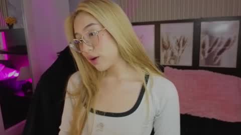 Snapshot of tokyoluu chatting on 09-17-25, 10:00 tokyoluu online show from 09-17-25, 10:00