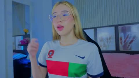 Snapshot of tokyoluu chatting on 09-23-25, 10:24 tokyoluu online show from 09-23-25, 10:24