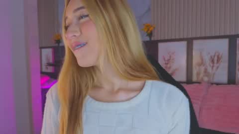 Snapshot of tokyoluu chatting on 10-06-25, 10:18 tokyoluu online show from 10-06-25, 10:18