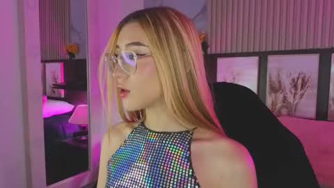 Snapshot of tokyoluu chatting on 11-05-25, 07:36 tokyoluu online show from 11-05-25, 07:36