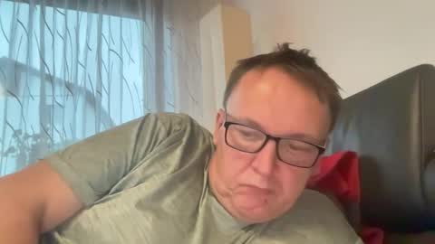 Snapshot of tom6644 chatting on 12-23-24, 03:01 Tom online show from 12-23-24, 03:01