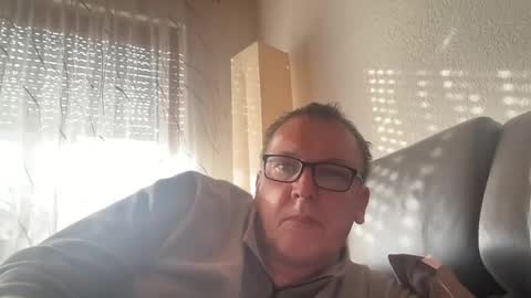 Snapshot of tom6644 chatting on 02-08-25, 09:35 Tom online show from 02-08-25, 09:35