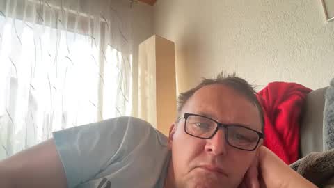 Snapshot of tom6644 chatting on 03-08-25, 08:22 Tom online show from 03-08-25, 08:22