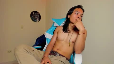 Snapshot of tom_1945 chatting on 10-01-25, 10:27 tom online show from 10-01-25, 10:27