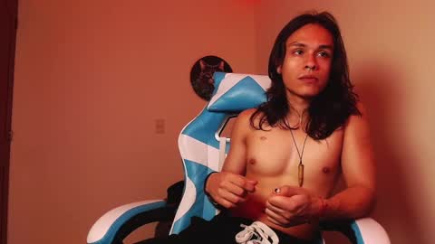 Snapshot of tom_1945 chatting on 10-19-25, 05:30 tom online show from 10-19-25, 05:30