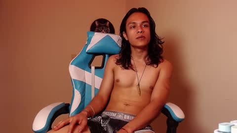 Snapshot of tom_1945 chatting on 10-23-25, 05:07 tom online show from 10-23-25, 05:07