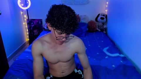 Tom Blue online show from 04-01-26, 01:06