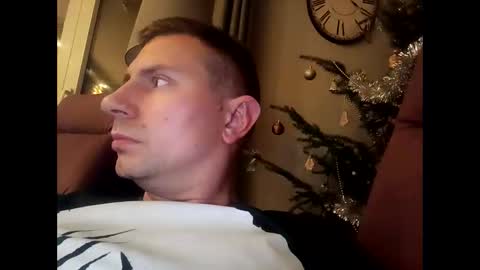 tom_horny84 online show from 12-25-24, 01:20