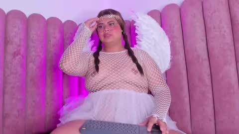 Snapshot of tom_silver_ chatting on 12-21-24, 02:19 Tom Silver online show from 12-21-24, 02:19