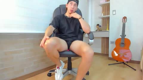 Snapshot of tombardem chatting on 11-24-25, 07:13 Tom Bardem online show from 11-24-25, 07:13