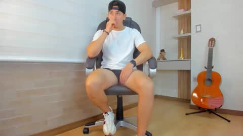 Snapshot of tombardem chatting on 12-15-25, 07:07 Tom Bardem online show from 12-15-25, 07:07