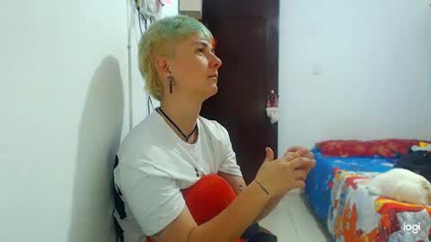Snapshot of tomboyblue chatting on 12-04-24, 02:20 Blue online show from 12-04-24, 02:20