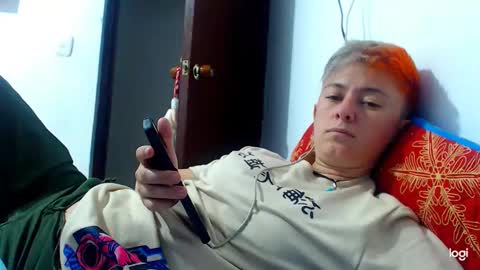 Snapshot of tomboyblue chatting on 12-12-24, 04:37 Blue online show from 12-12-24, 04:37