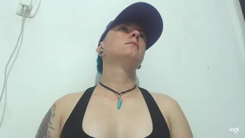 Snapshot of tomboyblue chatting on 01-10-25, 02:46 Blue online show from 01-10-25, 02:46