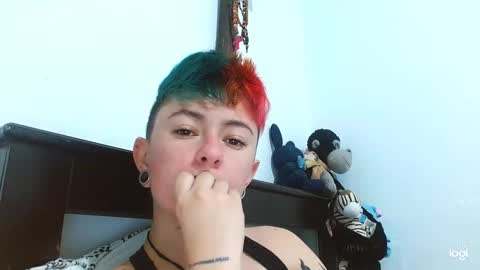 Snapshot of tomboyblue chatting on 03-04-25, 12:33 Blue online show from 03-04-25, 12:33