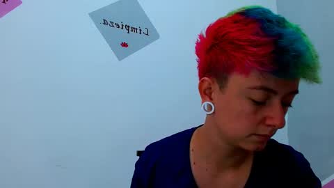 Snapshot of tomboyblue chatting on 09-09-25, 06:51 Blue online show from 09-09-25, 06:51