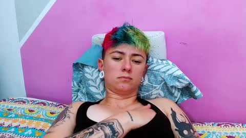 Snapshot of tomboyblue chatting on 09-25-25, 05:05 Blue online show from 09-25-25, 05:05