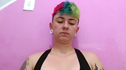 Snapshot of tomboyblue chatting on 09-26-25, 01:37 Blue online show from 09-26-25, 01:37