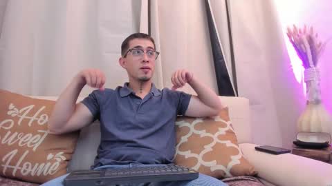 Snapshot of tommas_johnson chatting on 02-13-26, 03:35 Tomas online show from 02-13-26, 03:35