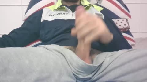 Snapshot of tommaso9046 chatting on 02-14-25, 05:14 tommaso9046 online show from 02-14-25, 05:14