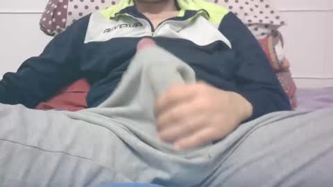 Snapshot of tommaso9046 chatting on 02-23-25, 02:25 tommaso9046 online show from 02-23-25, 02:25