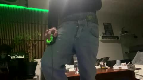 Snapshot of tommit84 chatting on 03-10-25, 01:12 tommit84 online show from 03-10-25, 01:12