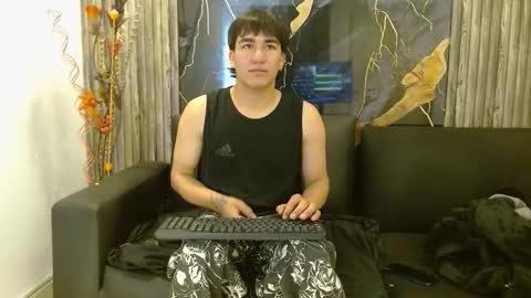 Snapshot of tommy160920 chatting on 11-14-25, 02:16 tommy160920 online show from 11-14-25, 02:16