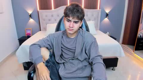 Tommy  online show from 01-11-26, 03:22