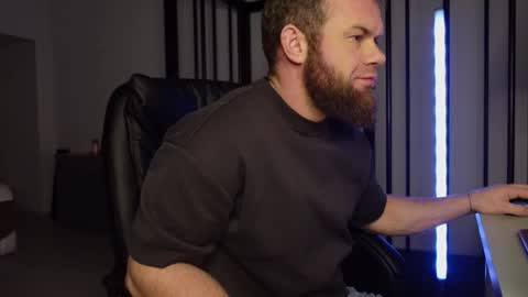 Snapshot of tommy_burnzzz chatting on 02-26-25, 02:37 tommy burnzzz online show from 02-26-25, 02:37