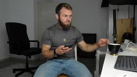 Snapshot of tommy_burnzzz chatting on 10-09-25, 06:44 tommy burnzzz online show from 10-09-25, 06:44