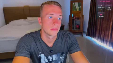 Snapshot of tommy_cumfinger chatting on 09-25-25, 12:36 Tommy online show from 09-25-25, 12:36