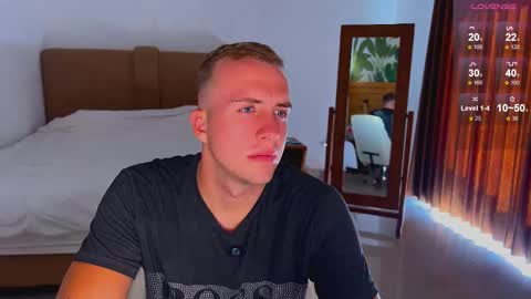 Snapshot of tommy_cumfinger chatting on 10-19-25, 11:27 Tommy online show from 10-19-25, 11:27